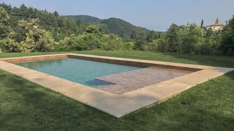 Giardino con piscina nei Colli Euganei